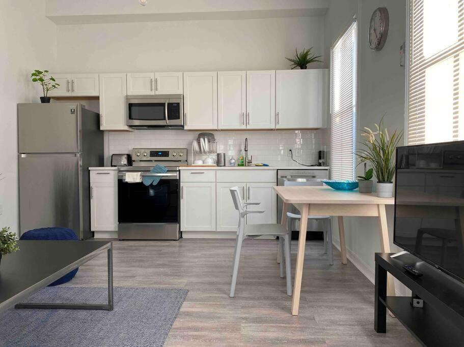 Chic Bungalow Apartment Steps From Armature Works & Downtown Riverwalk Тампа Екстериор снимка