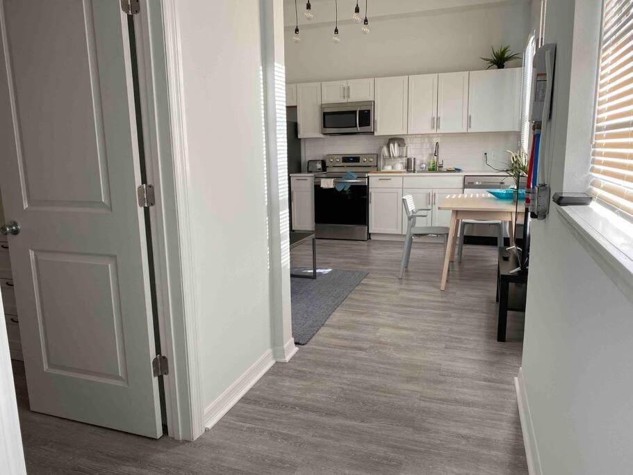 Chic Bungalow Apartment Steps From Armature Works & Downtown Riverwalk Тампа Екстериор снимка