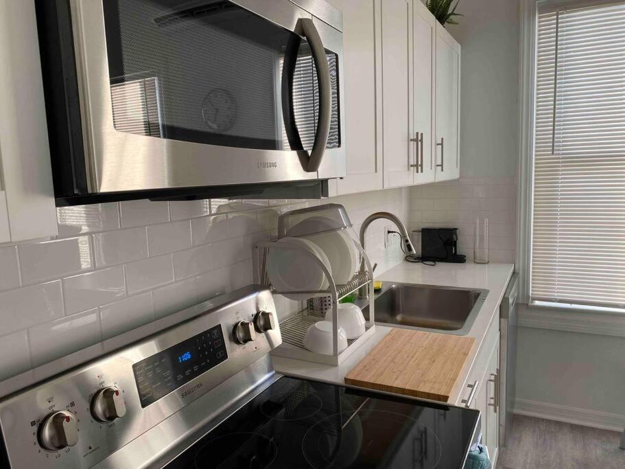 Chic Bungalow Apartment Steps From Armature Works & Downtown Riverwalk Тампа Екстериор снимка