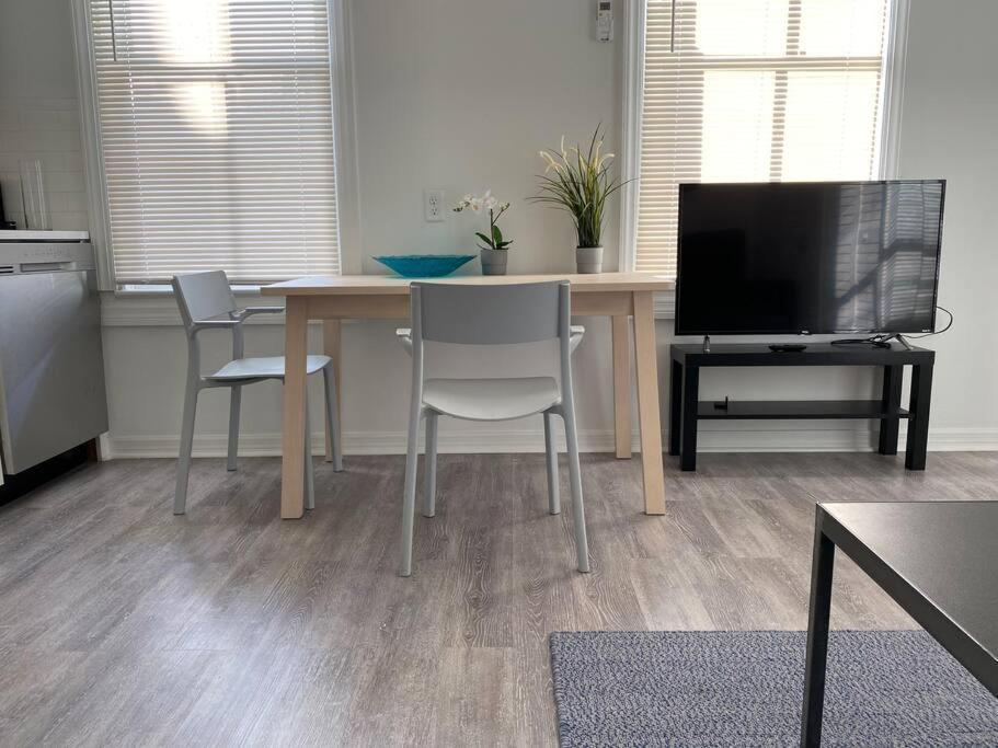 Chic Bungalow Apartment Steps From Armature Works & Downtown Riverwalk Тампа Екстериор снимка